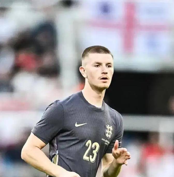 1.6亿欧！曼联锁定双中场，桑乔8500万梦碎，拉什福德10球10助巴萨续租？